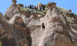 Kapadokya'da korku dolu anlar! Sıcak hava balonu peri bacalarına indi