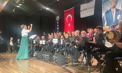 Karşıyaka Sanat Derneği’nin 19 Mayıs’a özel konserinde salon dolup taştı