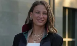 Tam gaz geri döndü: Serenay Sarıkaya defilede göbek attı!