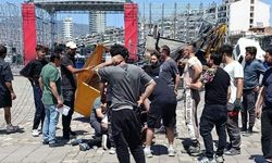 İzmir'de CHP'nin mitingi için kurulan platformda vinç kazası