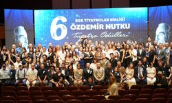 İzmir Şehir Tiyatroları’na ödül