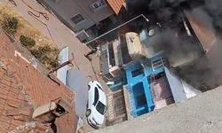 2 binayı saran yangında 3 kişi mahsur kaldı: 7 daire hasar gördü