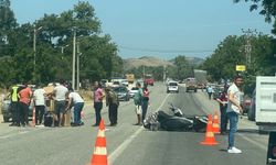 3 kişinin yaralandığı motosiklet kazası kamerada