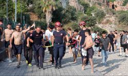 40 metrelik falezlerden atlayıp ağır yaralanan gencin tedavisi devam ediyor