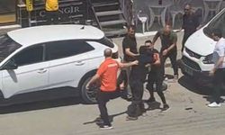 Akrabalar arasındaki bıçaklı kavgada cadde gölüne kan döndü: 1’i ağır 3 yaralı