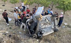Aksaray’da 2 otomobilin çarpıştığı sıkışmalı kazada 2’si ağır 8 kişi yaralandı