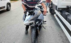 Alanya’da motosiklet ile kamyonet çarpıştı: 2 yaralı