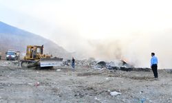 Alaşehir’de çöplük yangını: 1 itfaiye eri dumandan etkilendi