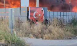 Alev alev yanan fabrikada kalan Türk bayrağını böyle kurtardı