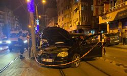 Alkollü sürücü tramvay yoluna daldı: 2 yaralı