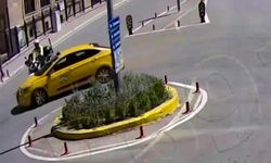 Amasya’da motosikletli polis ile ticari taksi çarpıştı: Kaza anı kamerada