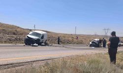 Ankara’da 2 araç kafa kafaya çarpıştı: 1 ölü, 1 yaralı