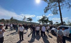 Anne ve çocuklarına gözyaşlarıyla veda