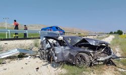Antalya-Denizli karayolunda kontrolden çıkan otomobil şarampole düştü,3 yaralı
