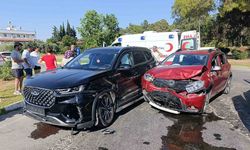 Antalya’da iki otomobil çarpıştı: 7 yaralı