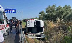 Antalya’da kontrolden çıkan minibüs devrildi, 6 turist ve sürücü yaralandı