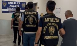 Antalya’da sahte altınla kuyumcuları dolandıran 4 şüpheli yakalandı