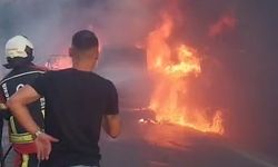Araç yangını ormana sıçradı, ekipler müdahale ediyor