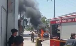 Aşırı sıcak seyir halindeki otomobili yaktı