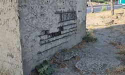 Avcılar’da beton parçaları dökülen köprü vatandaşı tedirgin ediyor