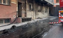 Bağcılar’da inşaat alanındaki yangın binaya ve sokağa sıçradı
