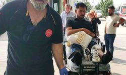 Bilettiği bıçakla koşarken çarptığı adamı yaraladı