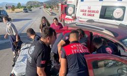 Burdur’da hafif ticari araç ile otomobil çarpıştı: 4 yaralı