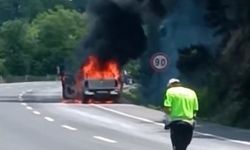 Bursa’da seyir halindeki kamyonet alev alev yandı