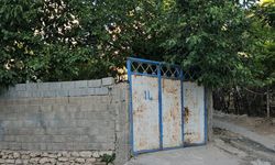 Çocuklarını ve kendisini bıçakla yaraladı