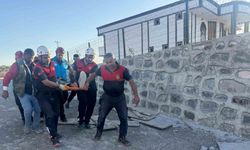 Çöken istinat duvarının altında kalan 4 işçi yaralandı