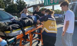 D-100’de otomobil bariyerlere çarptı