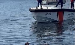 Denize düşen genç hastanede yaşam mücadelesi veriyor