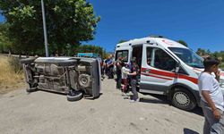 Devrilen otomobildeki 1 kişi yaralandı