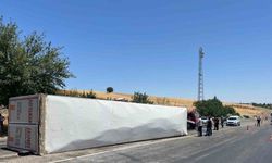 Devrilen tırda yangın çıktı