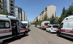 Diyarbakır’da bir apartmanda yangın çıktı. Olay yerine çok sayıda itfaiye, sağlık ve polis ekibi sevk edilirken, apartmanda mahsur kalanların olduğu öğrenildi.