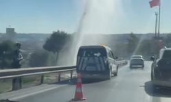 E-5 karayolunda su borusu patladı, trafikte aksamalar yaşandı