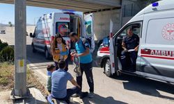 Elazığ’da karşı şeride geçen otomobil, kazaya neden oldu: 3 yaralı
