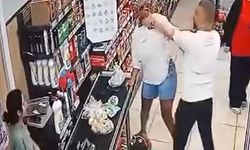 Esenyurt’ta bir adam, kasa sırasında tartıştığı kadına saldırdı; o anlar kamerada