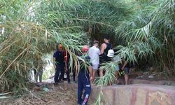 Falezlerden deniz kenarına inip mahsur kalan 3 turist kurtarıldı