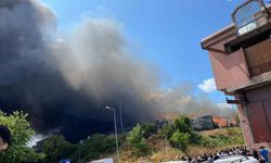 Gaziosmanpaşa’da atık toplama merkezinde yangın çıktı