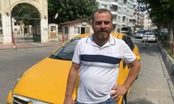 Günün kahramanı taksici: Caddeyi geçip insanların üzerine giden otomobili durdurdu