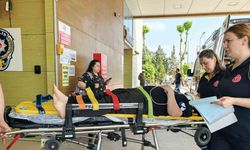 Hafif ticari araca çarpan motosiklet sürücüsü ağır yaralandı