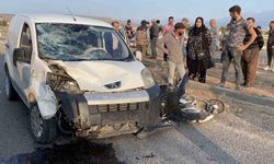 Hafif ticari araçla motosiklet çarpıştı: 1 ağır yaralı