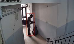 Hırsız ayakkabıları büyük siyah poşete doldurup kaçtı