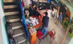 İki esnafın kavgasında çekiçli saldırı kamerada