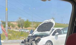 İki otomobil kafa kafaya çarpıştı: 8 yaralı
