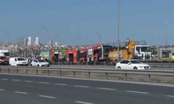 İstanbul’da Haliç Köprüsü’nde arızalı metrobüsü çeken yol yardım aracı kaza yaptı