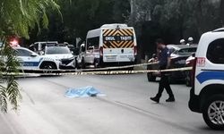 İzmir’de korkunç olay: Yola yatan kadının üzerinden 2 araba geçti