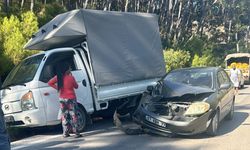 Kamyonete çarpan otomobil sürücüsü hayatını kaybetti