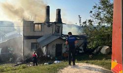 Kastamonu’da iki katlı ahşap evde yangın